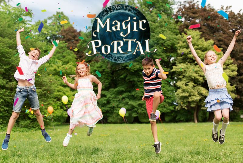 Bambini che giocano a Magic Portal nelle strade di Latina